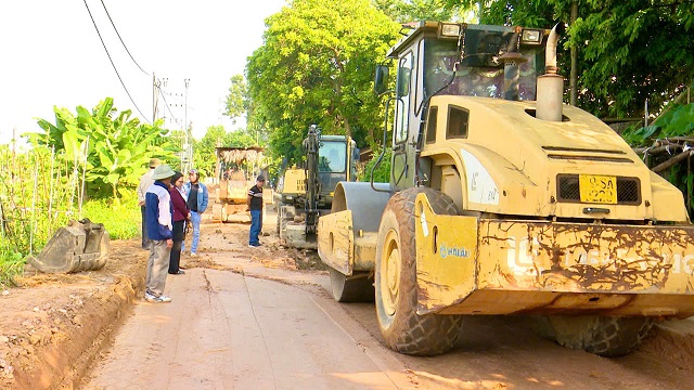 Lan toả phong trào người dân hiến đất làm đường ở Bình Phú.