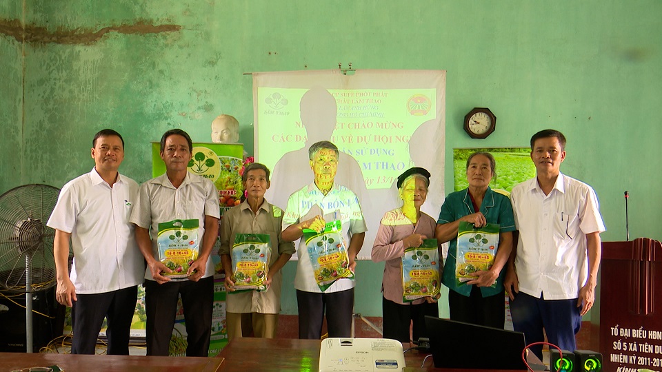 BÌNH PHÚ: TẬP HUẤN KỸ THUẬT SỬ DỤNG PHÂN BÓN LÂM THAO