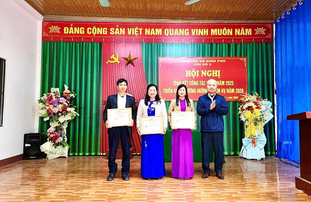 Lãnh đạo dự sinh hoạt chi bộ khu dân cư: Sát cơ sở, rõ tình hình. 