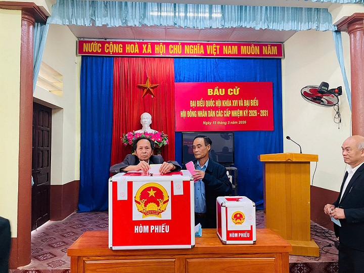 CỬ TRI XÃ BÌNH PHÚ NÔ NỨC ĐI BẦU CỬ, THỰC HIỆN QUYỀN CÔNG DÂN THIÊNG LIÊNG