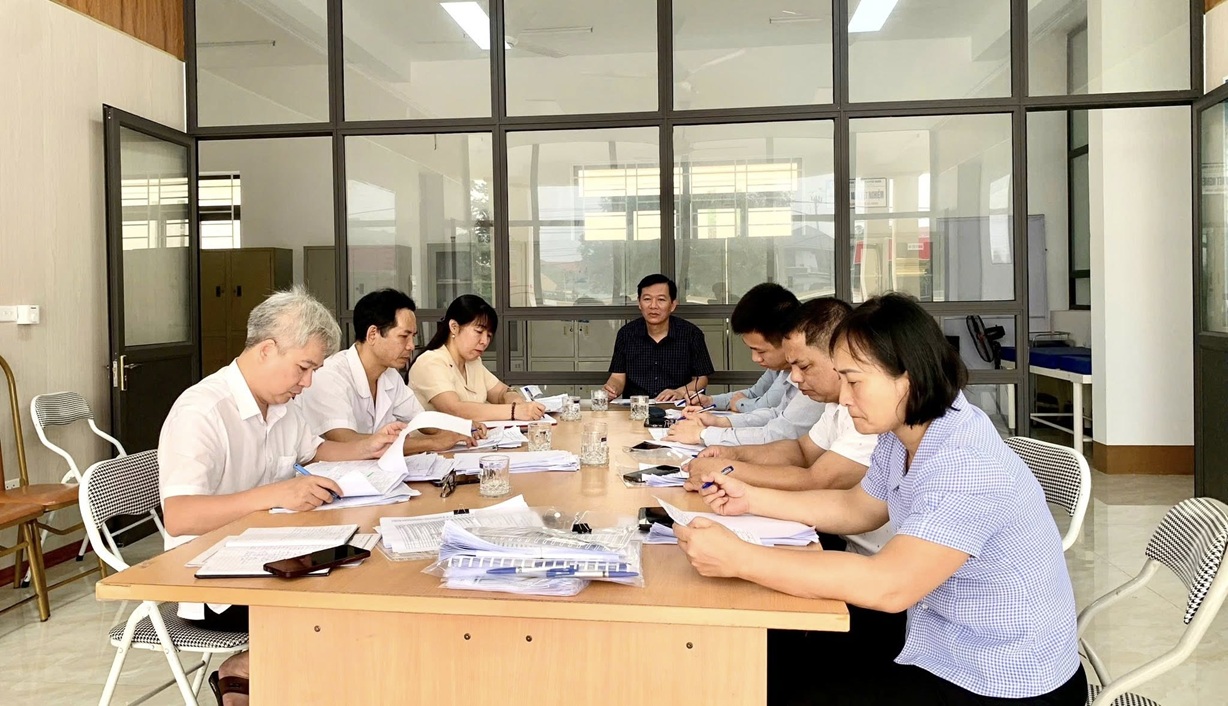 Hội đồng xác định mức độ khuyết tật xã Bình Phú tổ chức xác định mức độ khuyết tật và dạng tật cho đối tượng trên địa bàn.