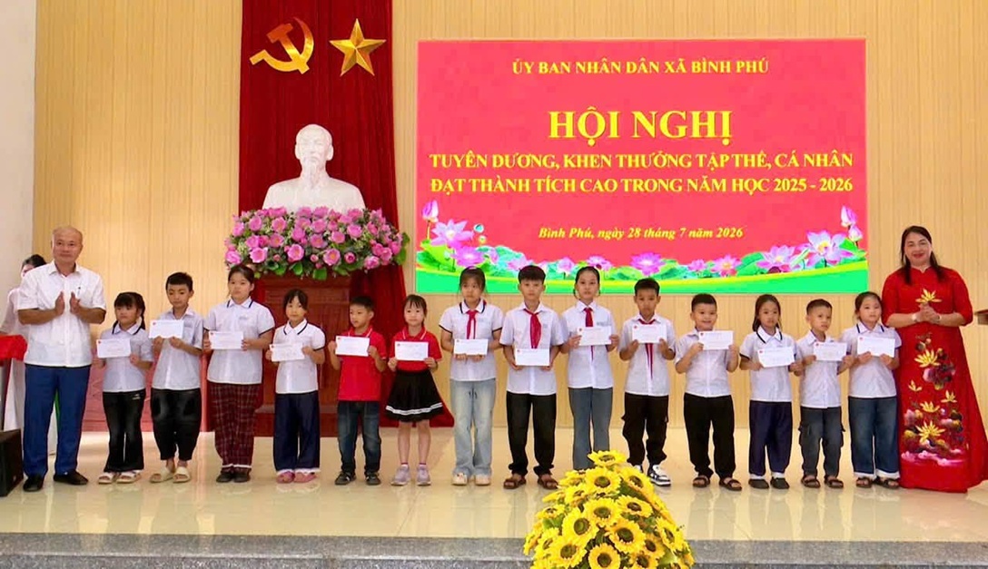 Xã Bình Phú tổ chức tổng kết năm học, tuyên dương khen thưởng tập thể, cá nhân đạt thành tích cao trong năm học 2025 – 2026.