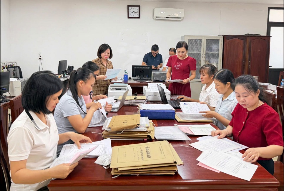 BÌNH PHÚ: ĐẨY NHANH TIẾN ĐỘ THỰC HIỆN CHIẾN DỊCH 100 NGÀY THỰC HIỆN CÁC NHIỆM VỤ VỀ CHUYỂN ĐỔI SỐ CỦA NGÀNH TỔ CHỨC XÂY DỰNG ĐẢNG.