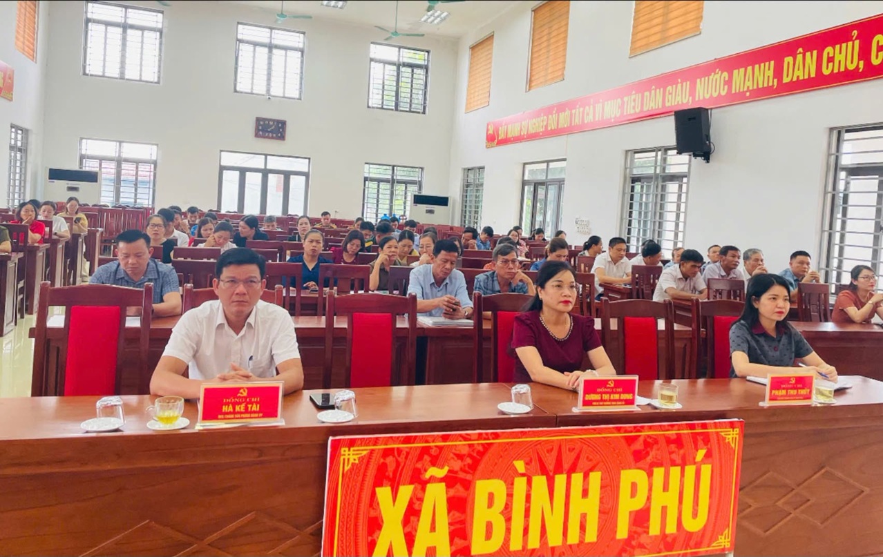 Xã Bình Phú tham dự hội nghị tập huấn huấn triển khai 04 thủ tục hành chính của Đảng trên môi trường điện tử, giai đoạn 2.
