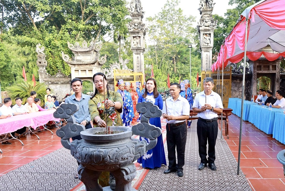 Thôn Tranh Ngoài tổ chức tiệc làng mừng ngày sinh Đức Thành hoàng Thạch Tràng Đại vương