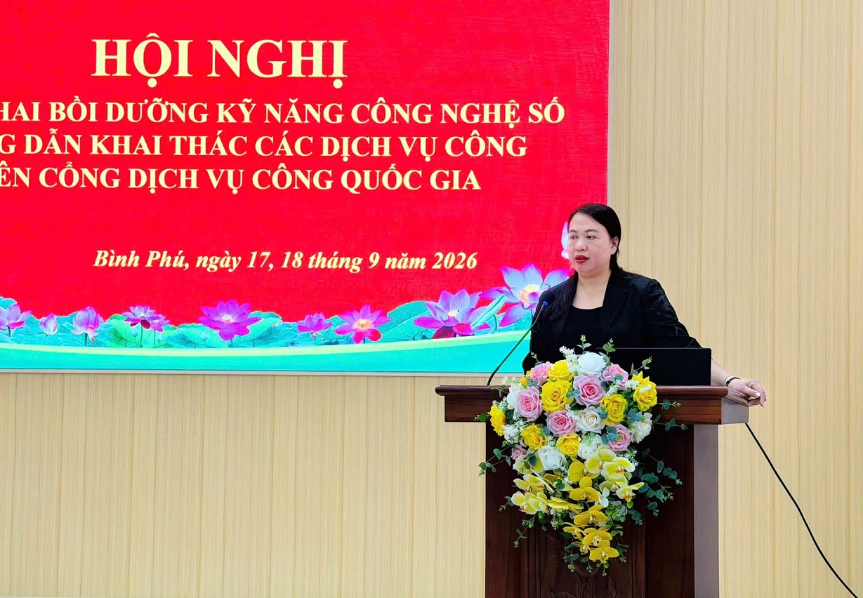 UBND xã Bình Phú tổ chức tập huấn bồi dưỡng kỹ năng công nghệ số, hướng dẫn khai thác các dịch vụ công trên Cổng dịch vụ công Quốc gia.