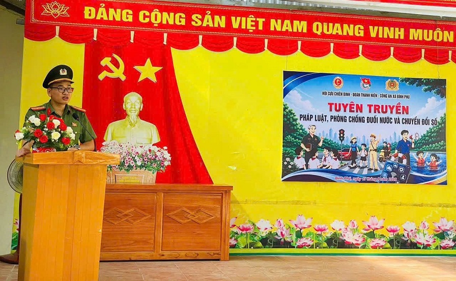 Bình Phú tuyên truyền pháp luật, phòng chống đuối nước và chuyển đổi số.