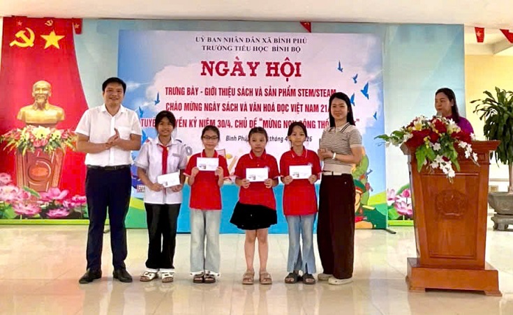 Trường Tiểu học Bình Bộ, xã Bình Phú tổ chức Ngày hội trưng bày - giới thiệu sách và sản phẩm STEM/STEAM năm 2026 