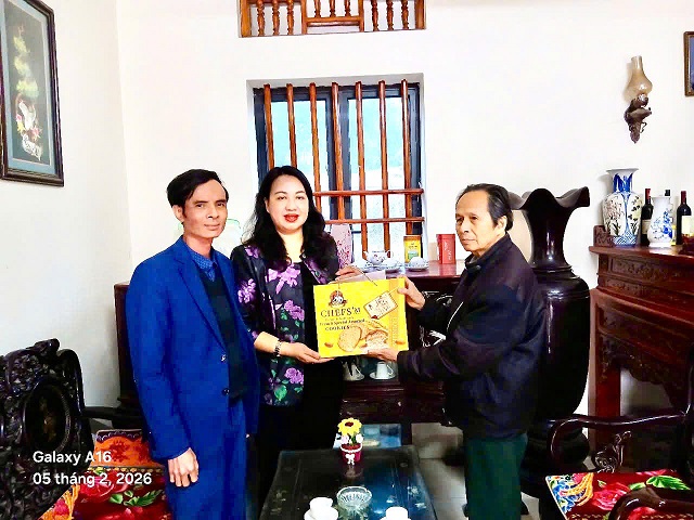 Xã Bình Phú tổ chức tặng quà chúc tết các đồng chí nguyên lãnh đạo trên địa bàn xã qua các thời kỳ nhân dịp Tết Nguyên đán Bính Ngọ 2026.