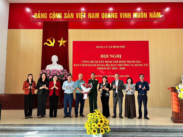 ĐẢNG UỶ XÃ BÌNH PHÚ: CÔNG BỐ VÀ TRAO QUYẾT ĐỊNH CHỈ ĐỊNH  BAN CHẤP HÀNH, BAN THƯỜNG VỤ ĐẢNG UỶ XÃ NHIỆM KỲ 2025 – 2030
