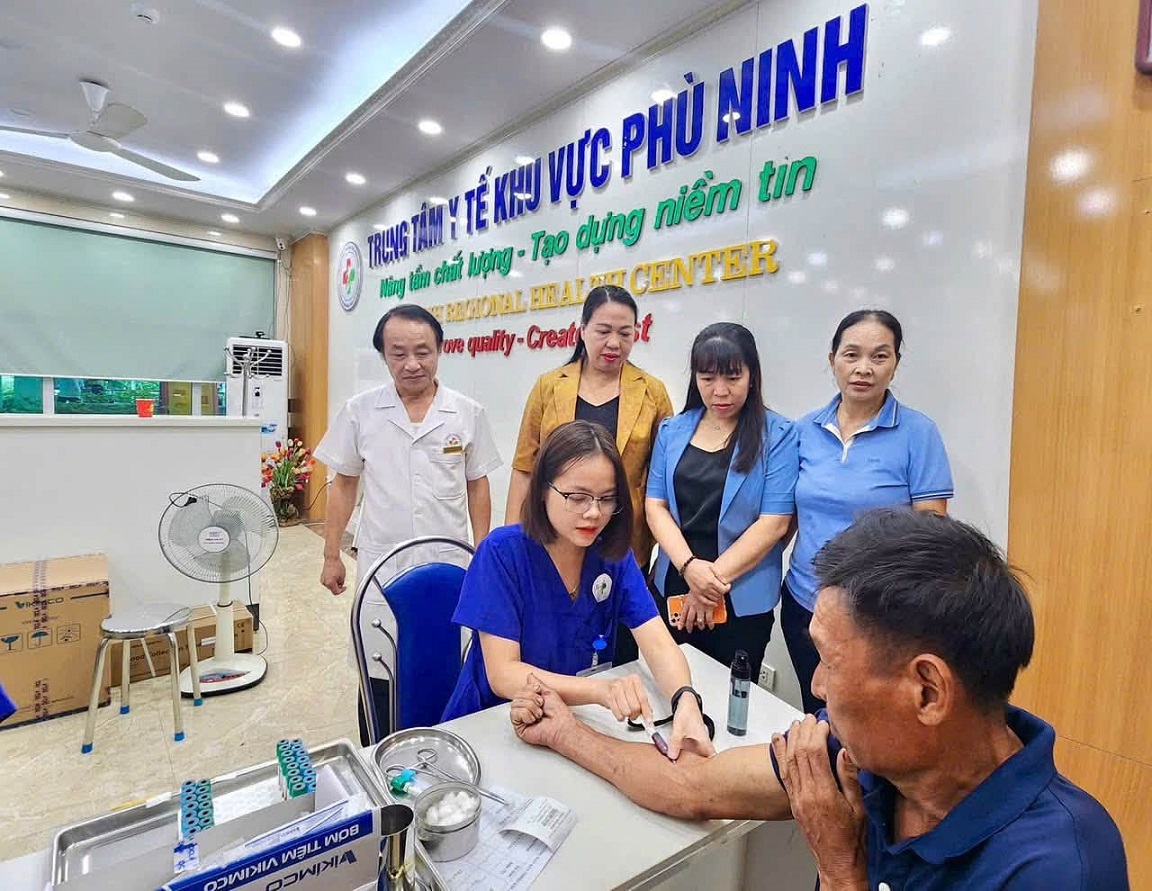 Xã Bình Phú triển khai khám sức khỏe định kỳ miễn phí cho người dân trên địa bàn.