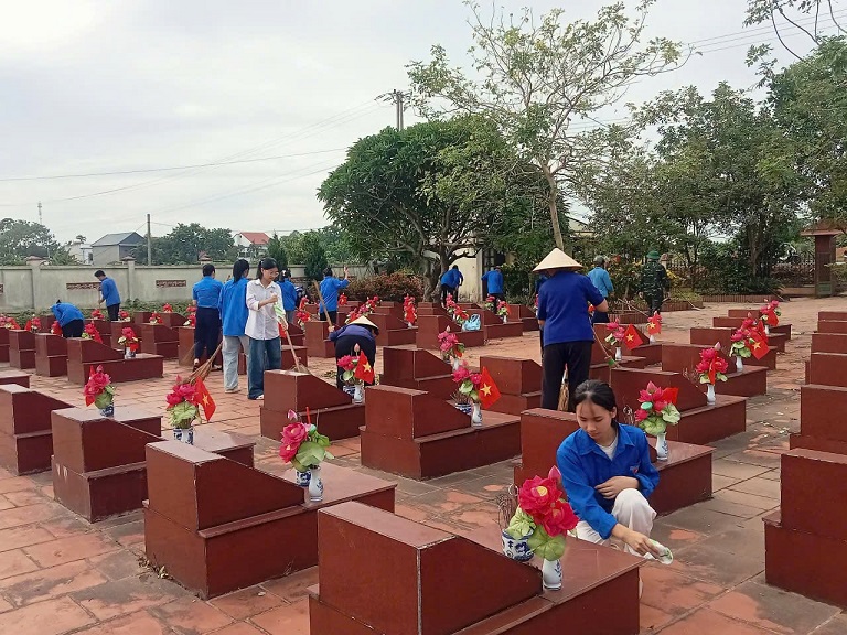 UBMTTQ VIỆT NAM, CÁC TỔ CHỨC CHÍNH TRỊ XÃ HỘI XÃ BÌNH PHÚ TỔ CHỨC VỆ SINH NGHĨA TRANG LIỆT SỸ