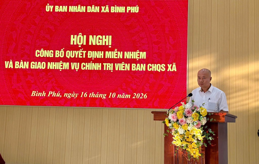 ỦY BAN NHÂN DÂN XÃ BÌNH PHÚ TỔ CHỨC HỘI NGHỊ CÔNG BỐ QUYẾT ĐỊNH MIỄN NHIỆM VÀ BÀN GIAO NHIỆM VỤ CHÍNH TRỊ VIÊN BAN CHỈ HUY QUÂN SỰ XÃ.
