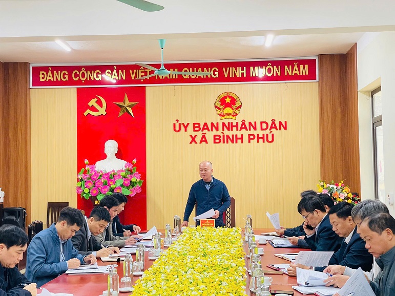 Đồng chí Bí thư Đảng uỷ xã chỉ đạo tập trung giải quyết vướng mắc về công tác giải phóng mặt bằng các dự án trên địa bàn xã Bình Phú.