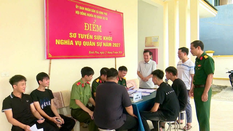 Chủ tịch UBND xã Bình Phú kiểm tra công tác khám tuyển nghĩa vụ quân sự năm 2027