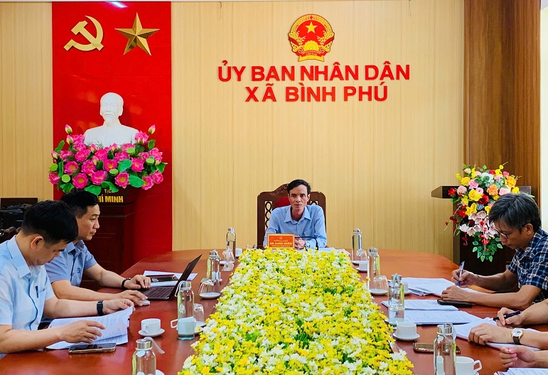 UBND xã Bình Phú tổ chức họp rà soát phương án cưỡng chế thực hiện dự án trên địa bàn.