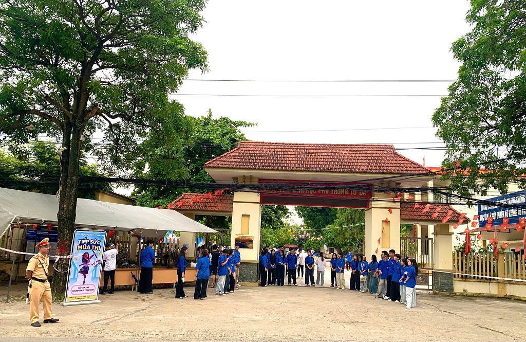 Các thí sinh trường THPT Tử Đà bước vào kỳ thi tốt nghiệp Trung học Phổ thông năm 2026.
