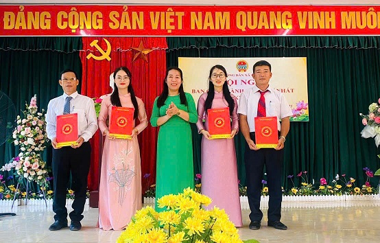 HỘI NÔNG DÂN XÃ BÌNH PHÚ TỔ CHỨC HỘI NGHỊ BAN CHẤP HÀNH LẦN THỨ NHẤT NHIỆM KỲ 2023-2028