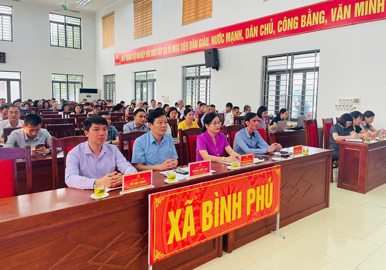 XÃ BÌNH PHÚ THAM DỰ HỘI NGHỊ TOÀN QUỐC NGHIÊN CỨU, HỌC TẬP, QUÁN TRIỆT VÀ TRIỂN KHAI THỰC HIỆN NGHỊ QUYẾT HỘI NGHỊ LẦN THỨ HAI BAN CHẤP HÀNH TRUNG ƯƠNG ĐẢNG KHÓA XIV