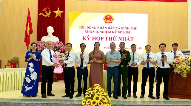 Kỳ họp thứ Nhất HĐND xã Bình Phú khoá II: Kiện toàn nhân sự chủ chốt.