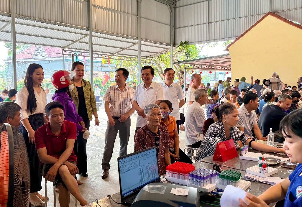 Sáng ngày 16/10, đồng chí Trịnh Đức Lai - Phó Bí thư Đảng uỷ, Chủ tịch UBND xã; đồng chí Nguyễn Thị Thu Trang - Uỷ viên BTV Đảng uỷ, Phó Chủ tịch UBND xã đã tới thăm và động viên nhân dân xã Bình Phú khám sức khoẻ định kỳ năm 2026.