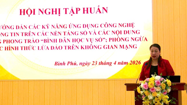 Xã Bình Phú tổ chức tập huấn hướng dẫn kỹ năng ứng dụng công nghệ thông tin trên nền tảng số và các nội dung trong phong trào bình dân học vụ số; phòng ngừa các hình thức lừa đảo trên không gian mạng.
