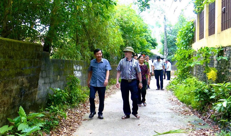 Bình Phú tuyên truyền, vận động người dân bàn giao mặt bằng thực hiện Dự án đường Âu Cơ