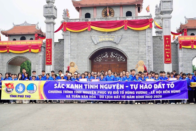 Đoàn viên thanh niên xã Bình Phú tình nguyện tham gia các hoạt động phục vụ Lễ hội Đền Hùng năm 2026.
