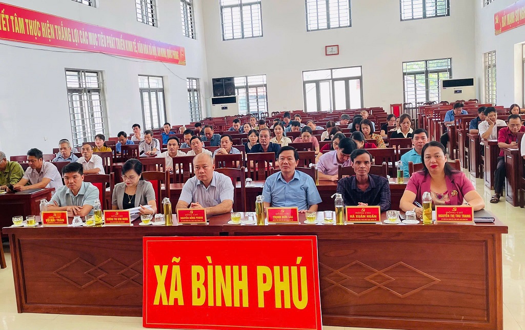 XÃ BÌNH PHÚ THAM DỰ HỘI NGHỊ TRỰC TUYẾN QUÁN TRIỆT KẾT QUẢ HỘI NGHỊ LẦN THỨ 12, BAN CHẤP HÀNH TRUNG ƯƠNG KHOÁ XIII