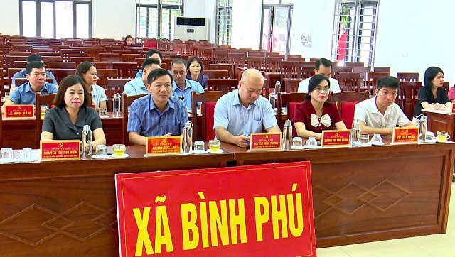 Xã Bình Phú tham dự Hội nghị Báo cáo viên trực tuyến tháng 8/2025.