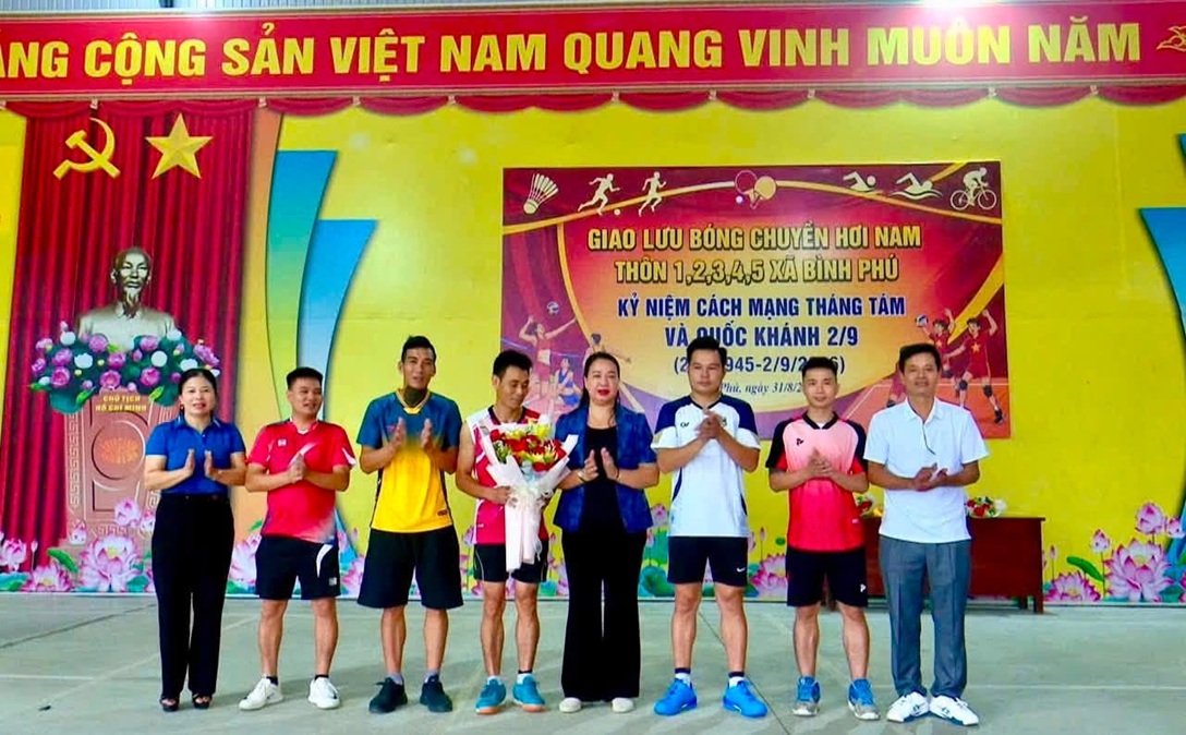 Các thôn trên địa bàn xã Bình Phú tổ chức giao lưu bóng chuyền hơi chào mừng Quốc khánh 2/9