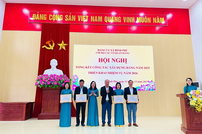 Chi bộ các cơ quan Đảng xã Bình Phú tổ chức sinh hoạt chuyên đề và triển khai nhiệm vụ năm 2026.