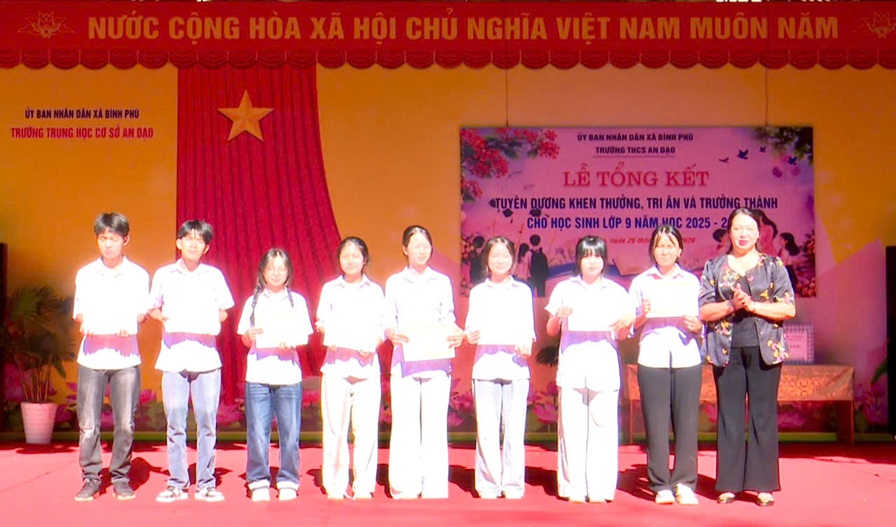 Trường THCS An Đạo tổ chức lễ tổng kết tuyên dương khen thưởng, tri ân và trưởng thành cho học sinh lớp 9 năm học 2025 -2026.