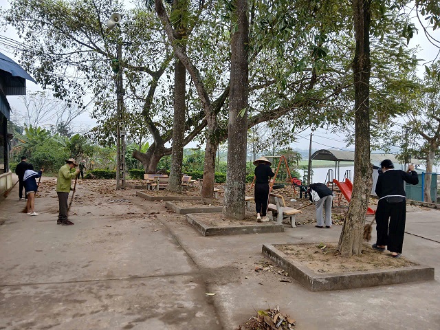 Các khu dân cư tổ chức vệ sinh nhà văn hoá chào mừng Đại hội Đảng toàn quốc lần thứ XIV