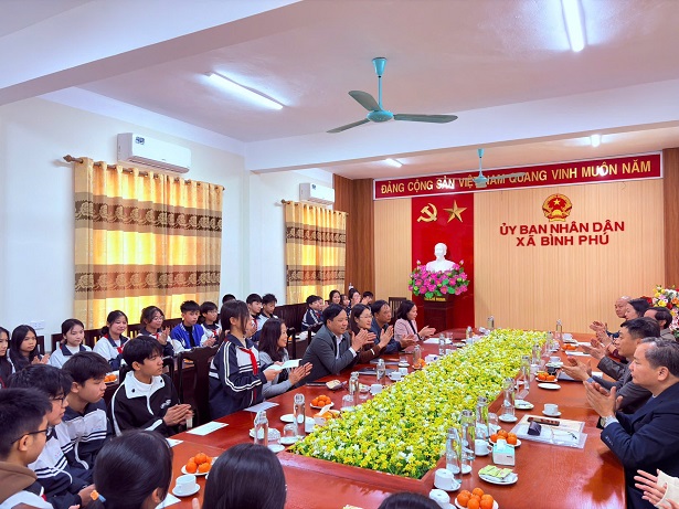 Xã Bình Phú tổ chức gặp mặt học sinh tham dự kỳ thi học sinh giỏi lớp 9 cấp tỉnh năm học 2025-2026.