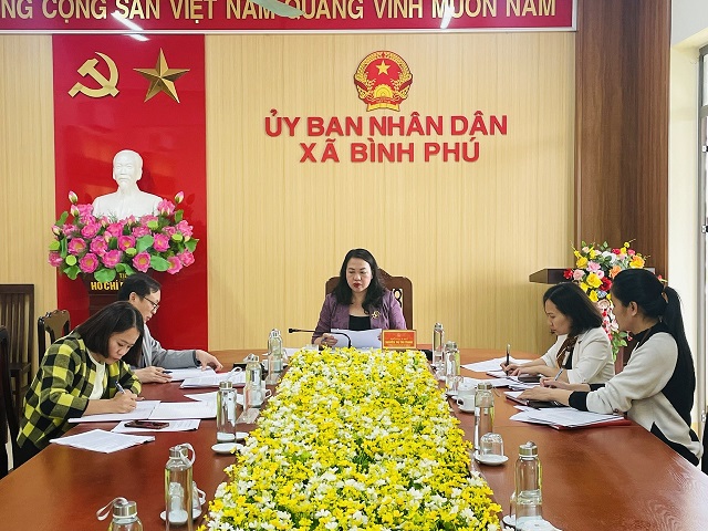 Ban chi uỷ Chi bộ UBND xã Bình Phú tổ chức kiểm điểm, đánh giá xếp loại năm 2025.