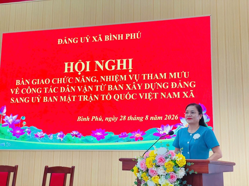 Xã Bình Phú: Bàn giao chức năng, nhiệm vụ công tác Dân vận về UBMTTQ Việt Nam xã.