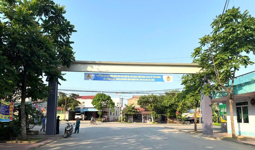 Công đoàn xã Bình Phú và các Công đoàn cơ sở trực thuộc đã tích cực triển khai hoạt động tuyên truyền hưởng ứng Tháng Công nhân và Tháng hành động về An toàn, vệ sinh lao động năm 2026. 