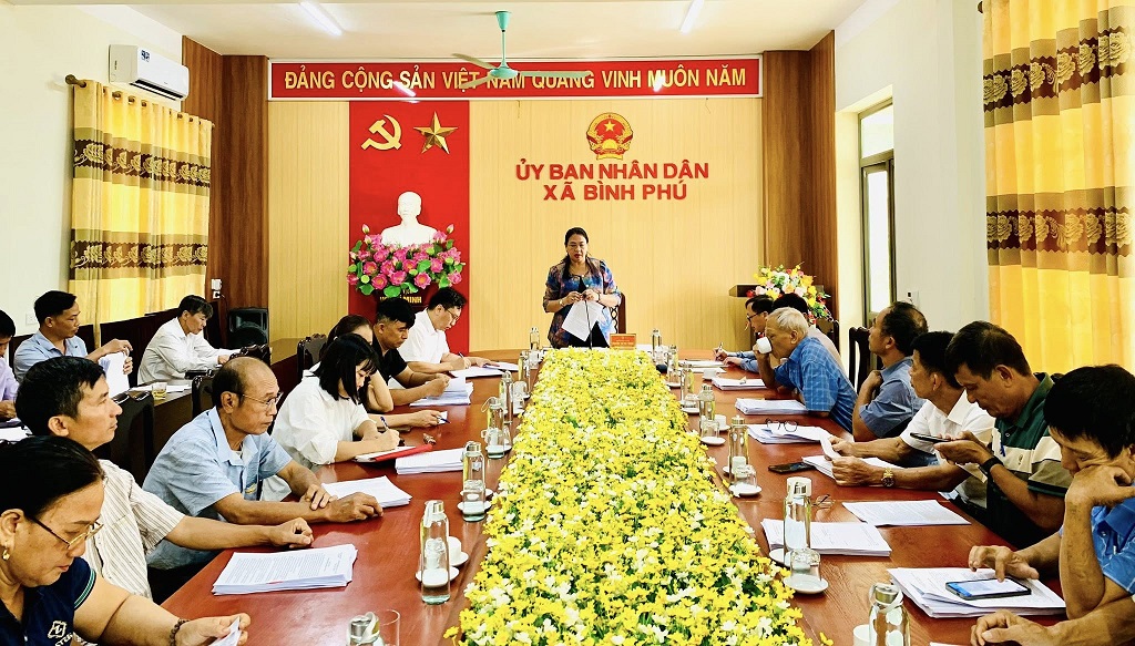 UBND xã Bình Phú tổ chức quán triệt, triển khai kế hoạch lấy ý kiến cử tri đại diện hộ gia đình về Đề án sắp xếp, đổi tên thôn trên địa bàn xã Bình Phú.
